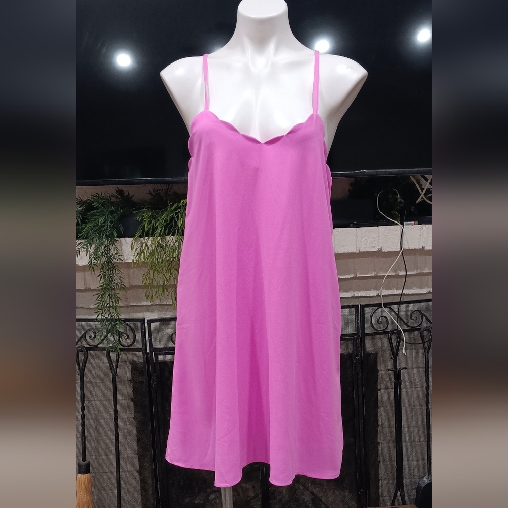 Very J Bubblegum Pink Scalloped Hem Flowy Mini Dress - Boutique Find Size Small - Picture 3 of 8